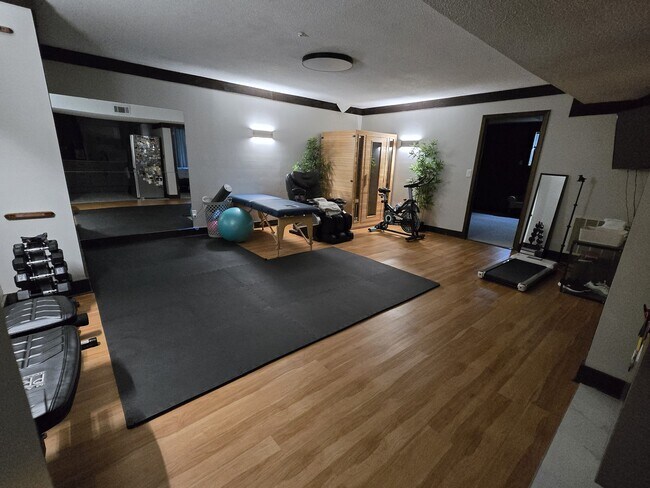 Building Photo - 1724 Colonial Shores Dr