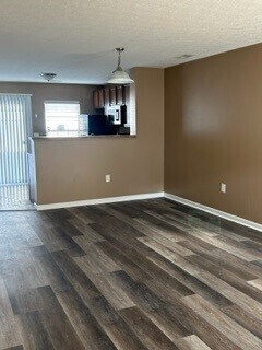 Building Photo - Now Leasing Large 2 Bedroom 1.5 Bath Condo...