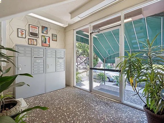 Foto del edificio - 94 Bayo Vista Ave