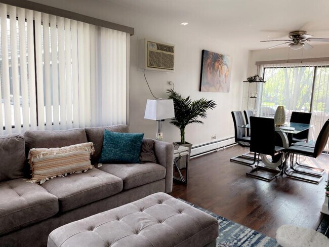 Building Photo - 3600 Bayside Dr
