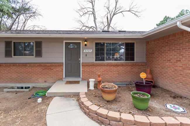 Building Photo - Single Family Rancher in Garden Ranch