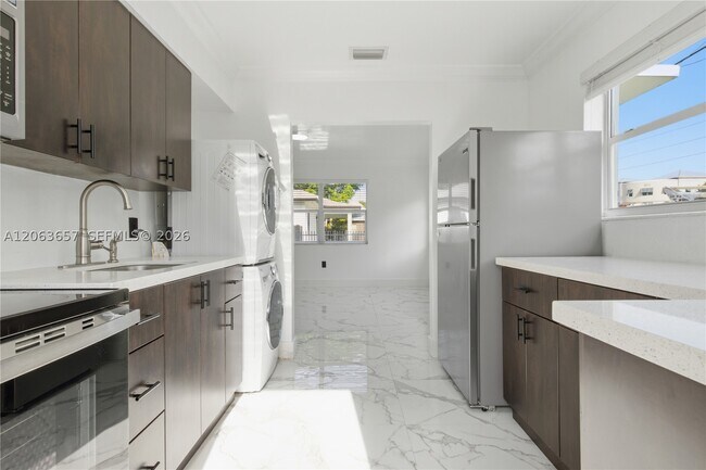 Building Photo - 6053 SW 63rd St