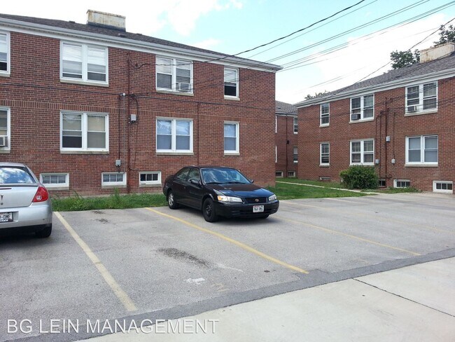 Building Photo - 120-222 S 76th St