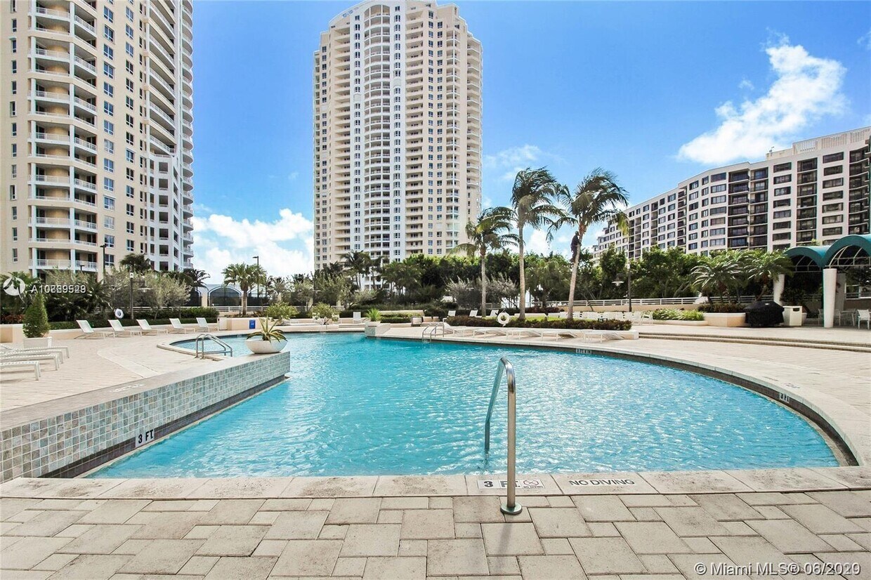 Primary Photo - 888 Brickell Key Dr