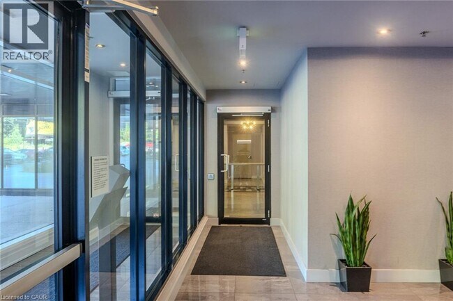 Photo du bâtiment - 150 Water St N