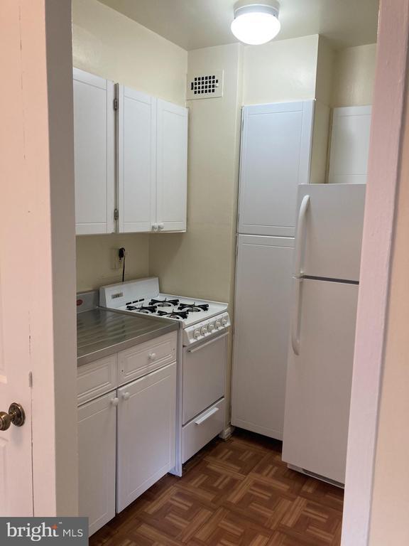 Building Photo - 1801 Clydesdale Pl NW