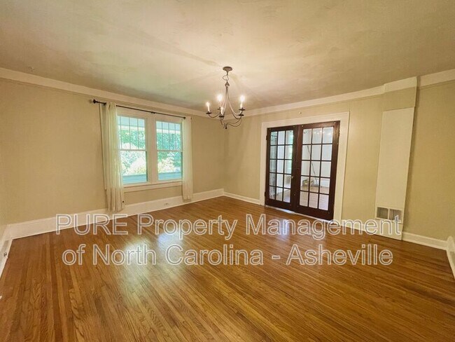 Foto del edificio - 109 Forest Hill Dr
