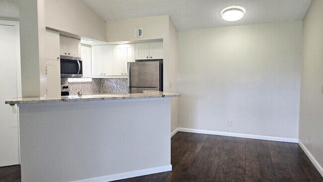 Building Photo - 3400 Pinewalk Dr N
