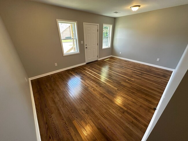 Foto del edificio - Beautifully Remodeled 2 Bedroom / 1 Bath D...