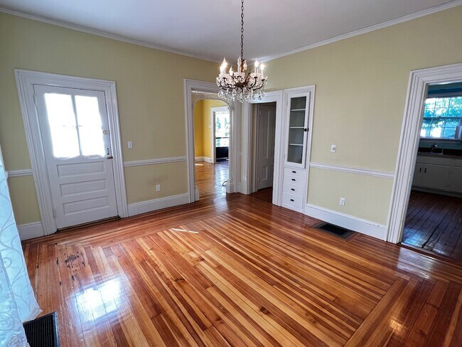 Building Photo - 45 Holbrook St