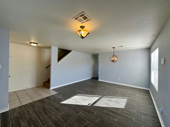 Building Photo - Viewable Now!
