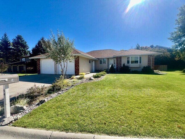 Building Photo - 54 Cloverview Dr