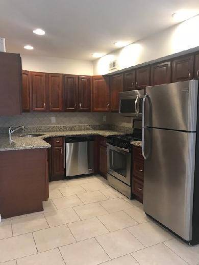 Primary Photo - 2 Bedroom Apartment for Rent