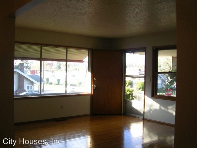 Building Photo - 6208 NE Glisan St