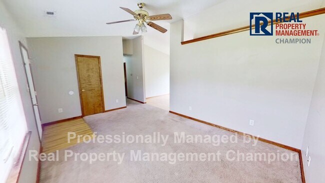 Foto del edificio - Charming home on Quiet Cul-de-Sac with Ful...