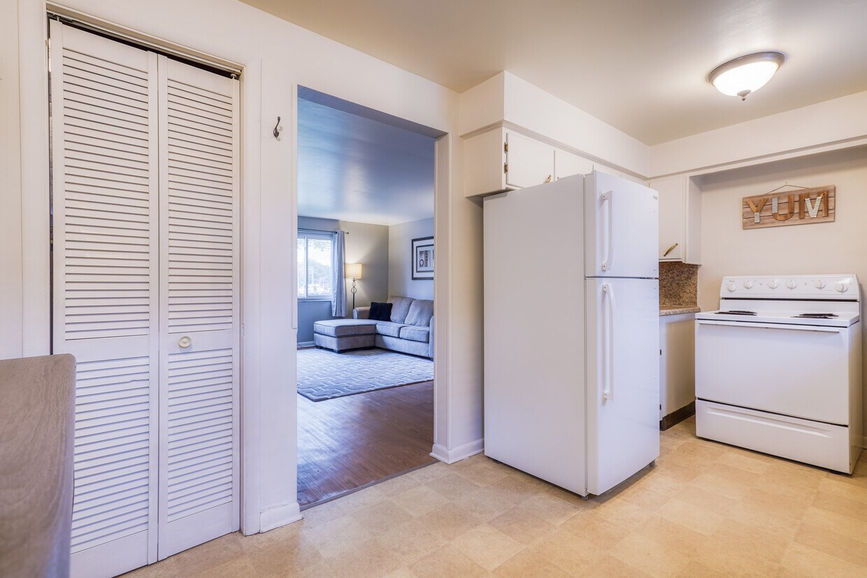 Foto principal - 3293 7th St