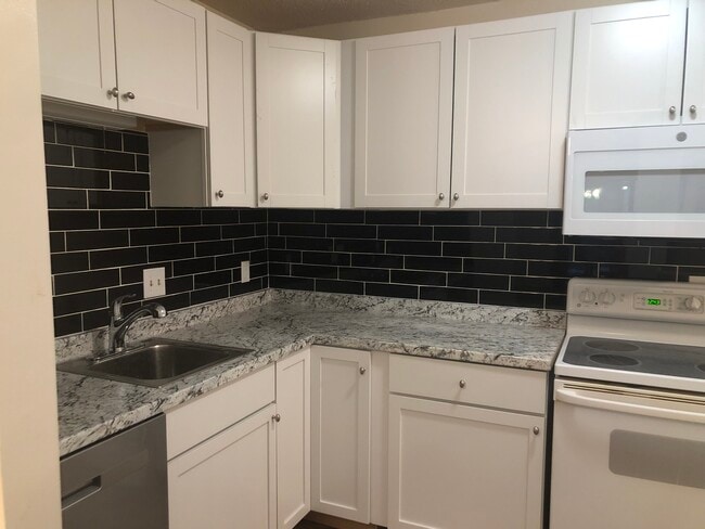 Foto del edificio - 2 Strawberry Bank Rd