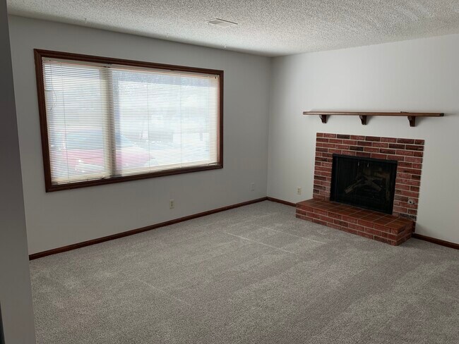 Building Photo - 4000 S 51st St