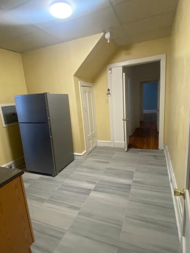 kitchen - 2500 W Cumberland St