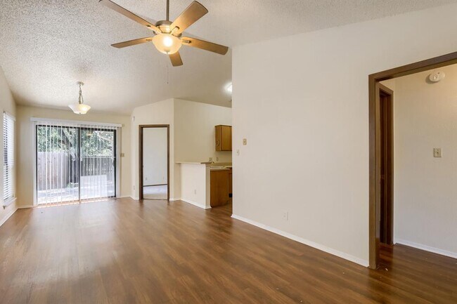 Foto del edificio - 2504 Howellwood Wy
