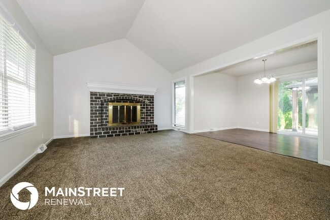 Building Photo - 109 SE Rockwood St