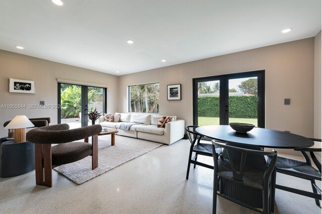 Foto del edificio - 311 NE 117th St