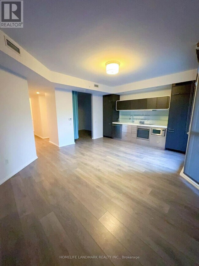 Building Photo - 45 Charles St E