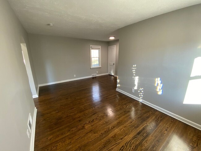 Building Photo - Fully Remodeled 3 Bed House!