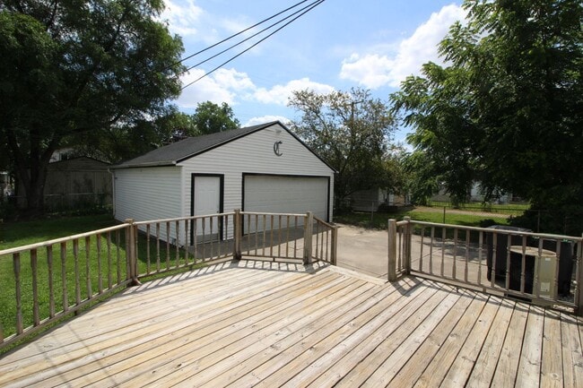 Building Photo - 5847 Weddel St
