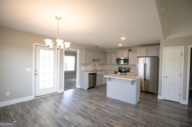 Building Photo - 7051 White Pine Ave