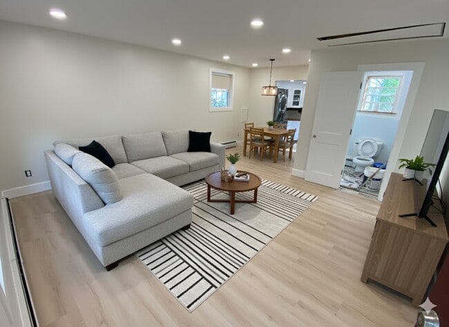 Building Photo - 34 Ormond Ave