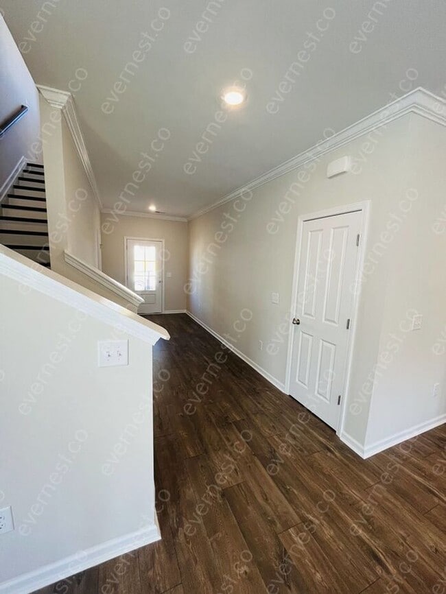 Building Photo - 4-Bedroom, 2.5-Bathroom Home with Modern A...