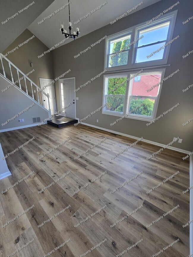 Foto del edificio - Updated 2 Bedroom Condo