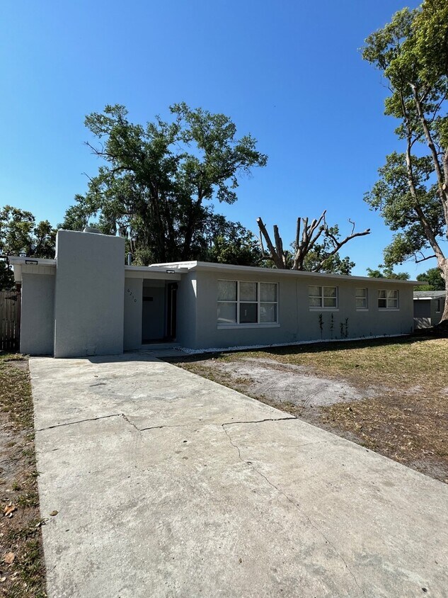 Foto principal - 6210 Appian Way