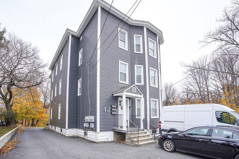 Primary Photo - 10-12 River Street