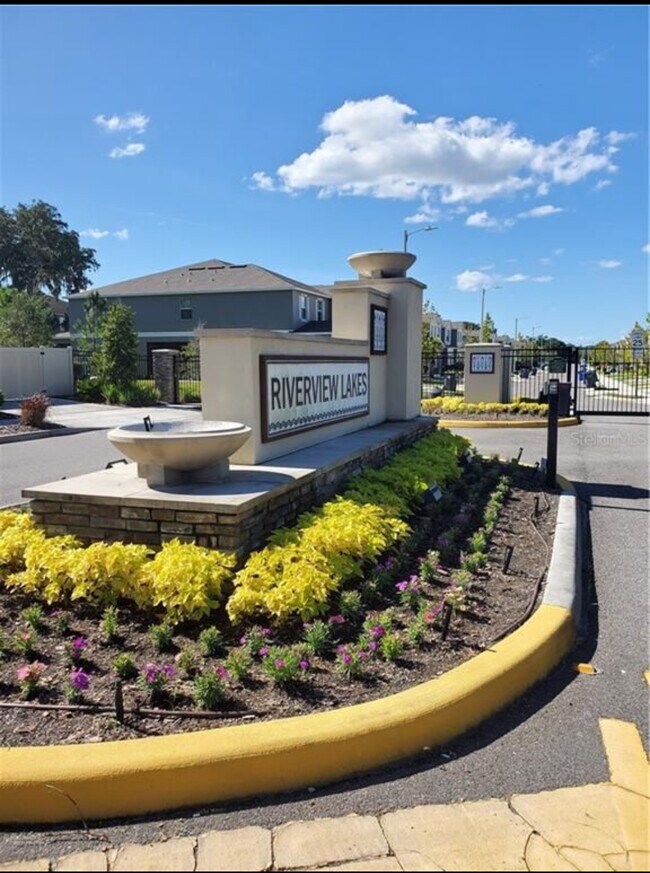Foto del edificio - 10522 Lake Montauk Dr