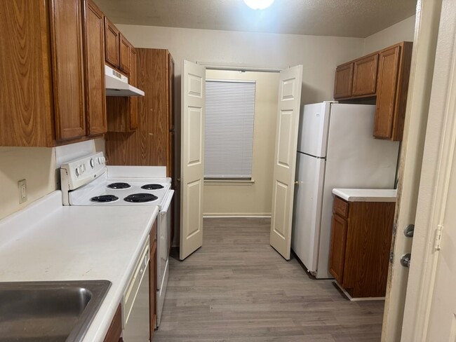Building Photo - 4215 Walnut Park Dr