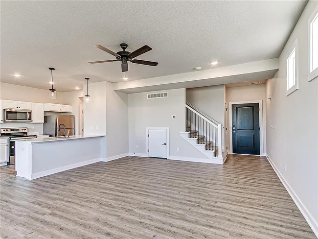Building Photo - 6939 Bluebell Ct
