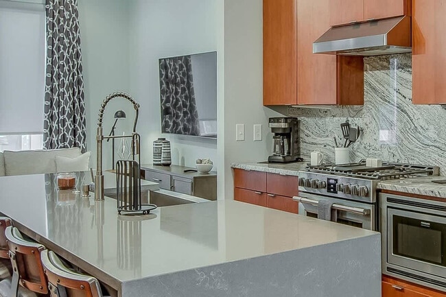 Building Photo - 1120 Argyle Ave