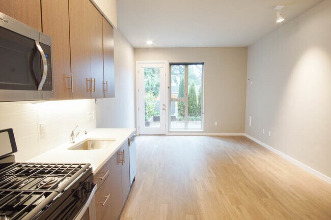Building Photo - Sellwood-Great Modern Studio w/Dishwasher ...