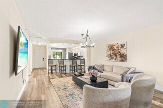 Building Photo - 2112 S Cypress Bend Dr
