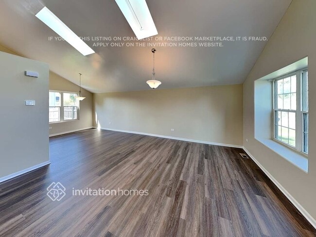 Building Photo - 1313 Lasser Dr