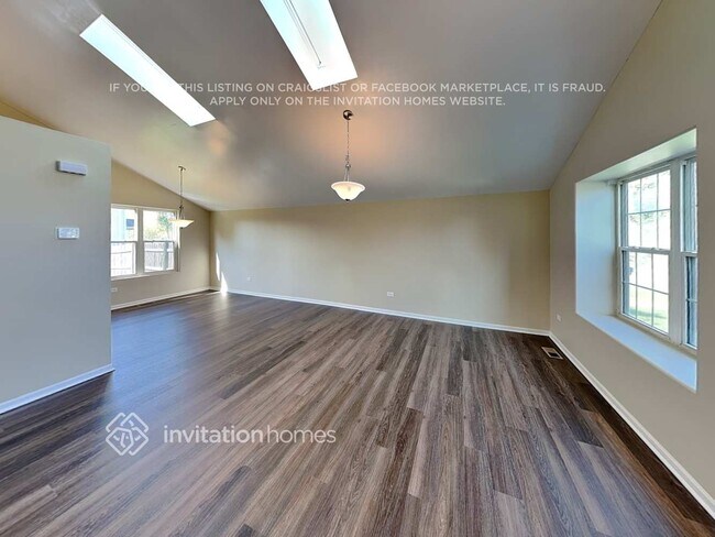 Foto del edificio - 1313 Lasser Dr