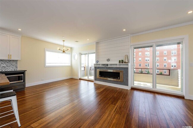 Foto del edificio - 573 W Broadway