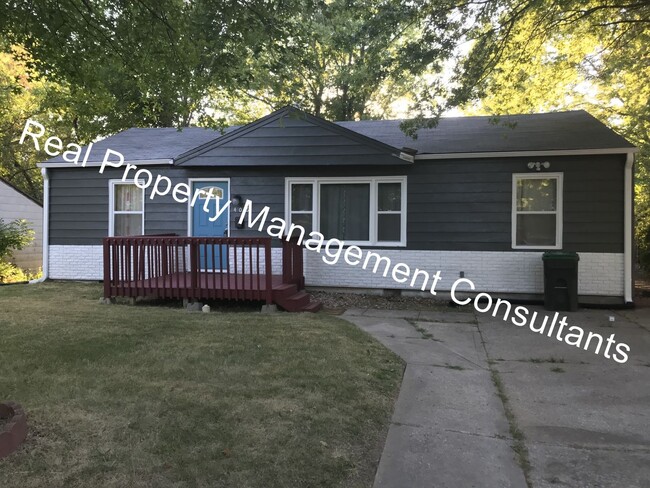 Foto del edificio - Updated 3-Bedroom Home with Modern Feature...