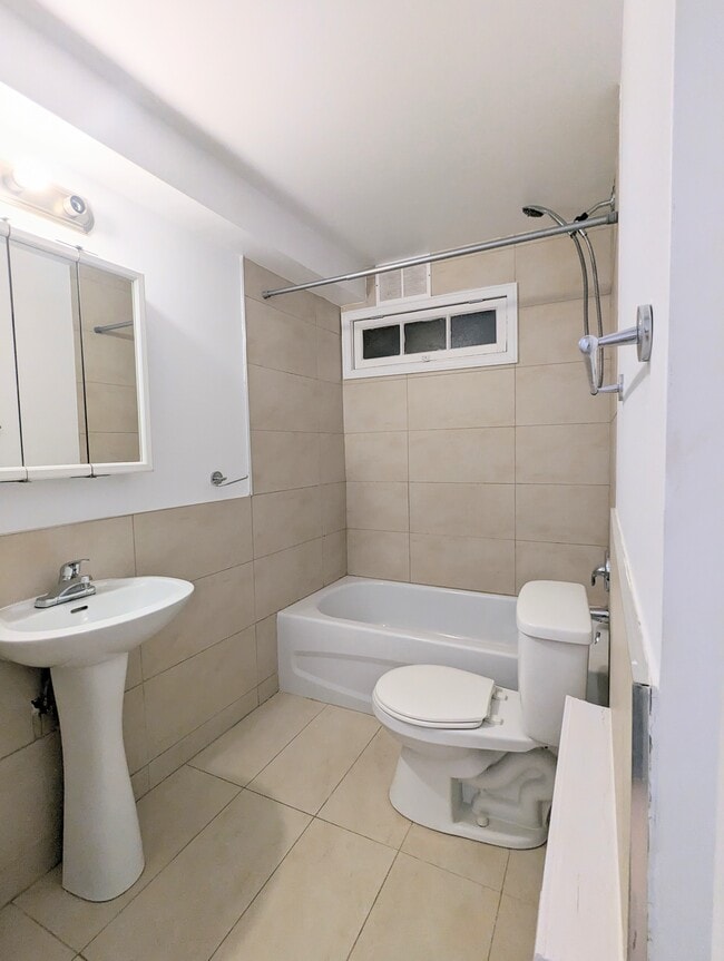 Photo du bâtiment - 1455 Rue Du Fort