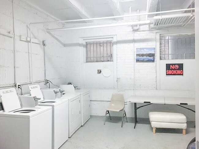 Foto del edificio - 6956 N Ashland Blvd