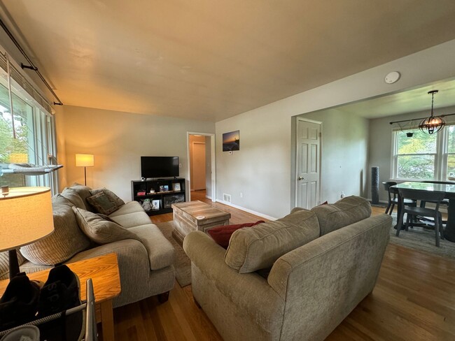 Building Photo - Spacious Home close to VT campus - 3bd 2ba