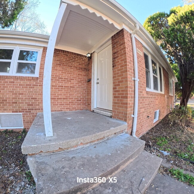 Foto del edificio - 6165 E Boston St