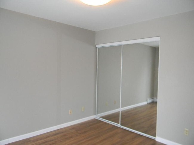 Foto del edificio - One Bedroom Apartment Available